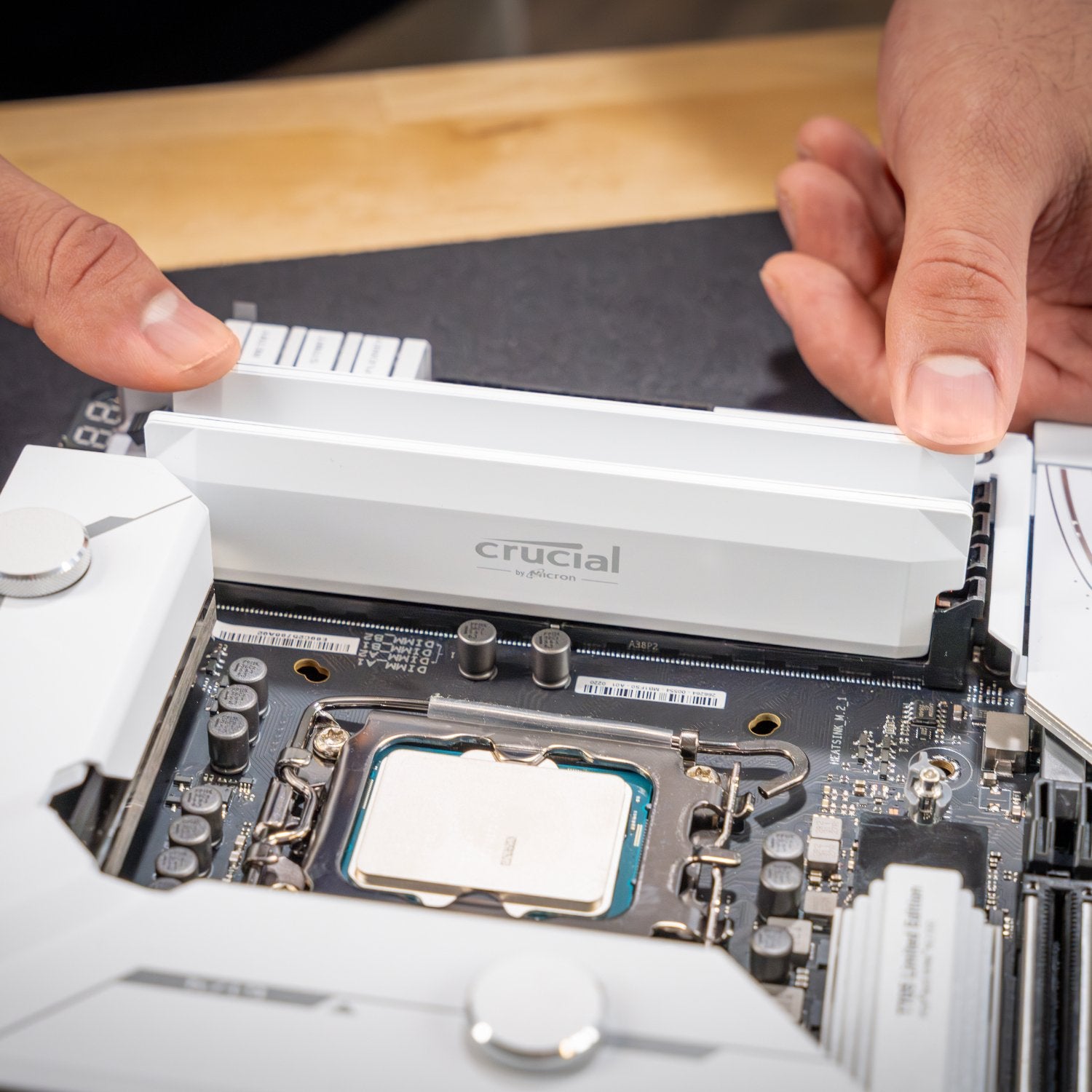 Crucial Pro Overclocking 16GB 6400Mhz DDR5 Desktop Memory White