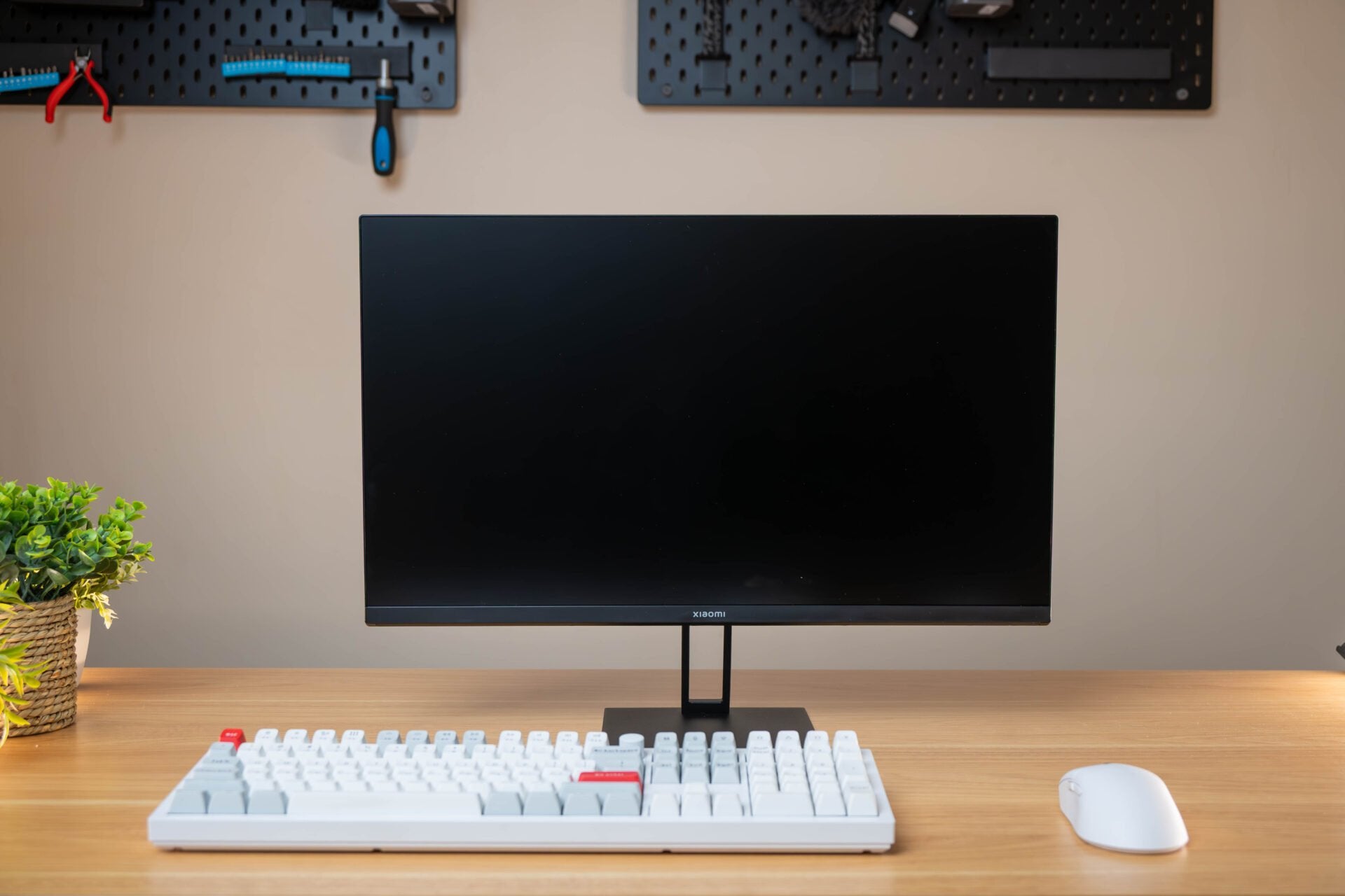 Xiaomi G24i 24" Full HD 1080p IPS Gaming Monitor (180Hz, 1ms, 16:9, HDMI/DP, and AMD FreeSync)