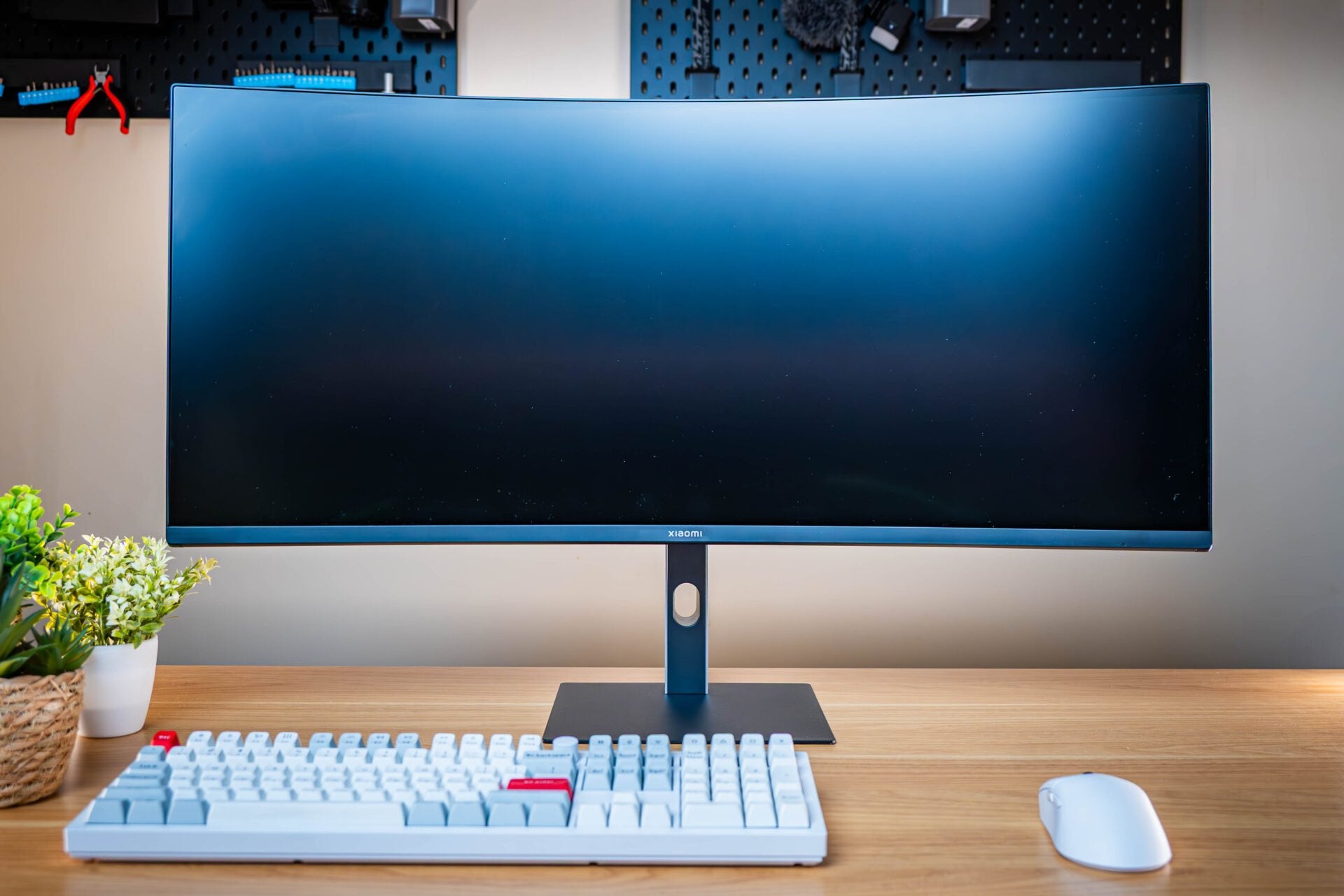 Xiaomi G34WQi 34" 1440p UltraWide VA Curved Gaming Monitor (180Hz, 1ms, 21:9, HDMI/DP, AMD FreeSync, and 1500R Curve)